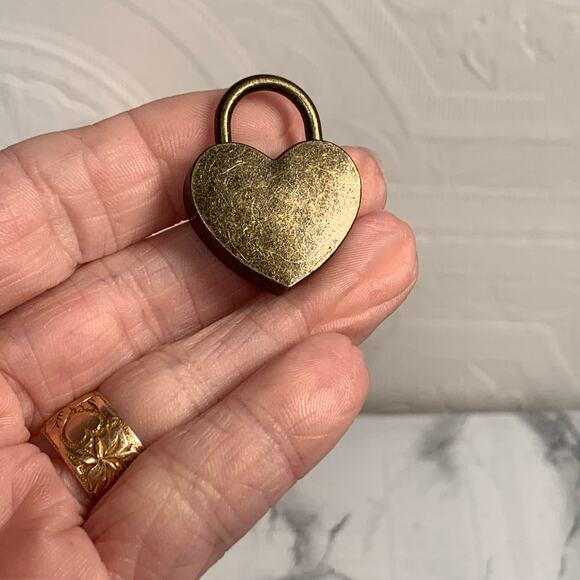 Novelty Brass Heart Padlock with Key Mini Item for Keychain or Pendant - Picture 3 of 7